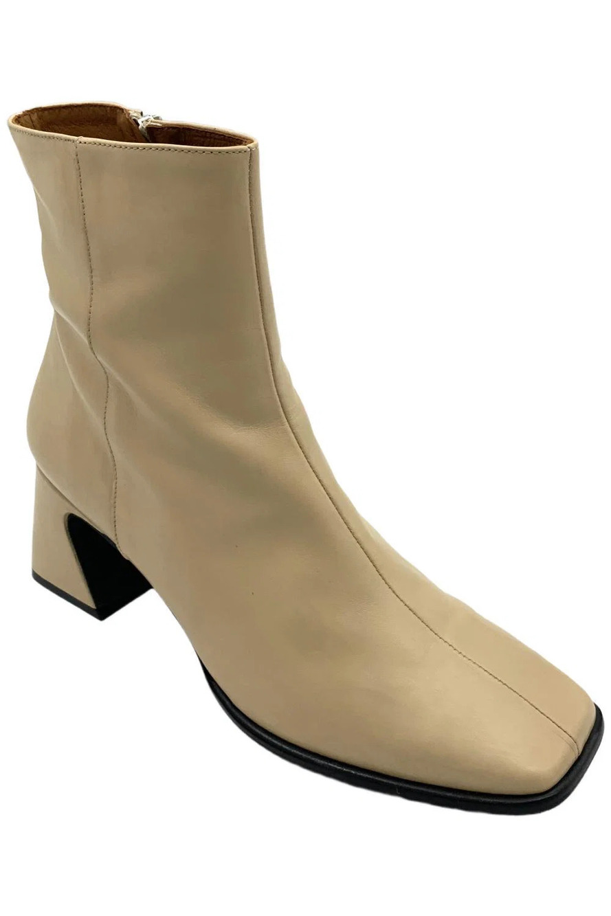 Intentionally Blank  Women's Leather Ankle Boots Taffy Oatmilk - Medium